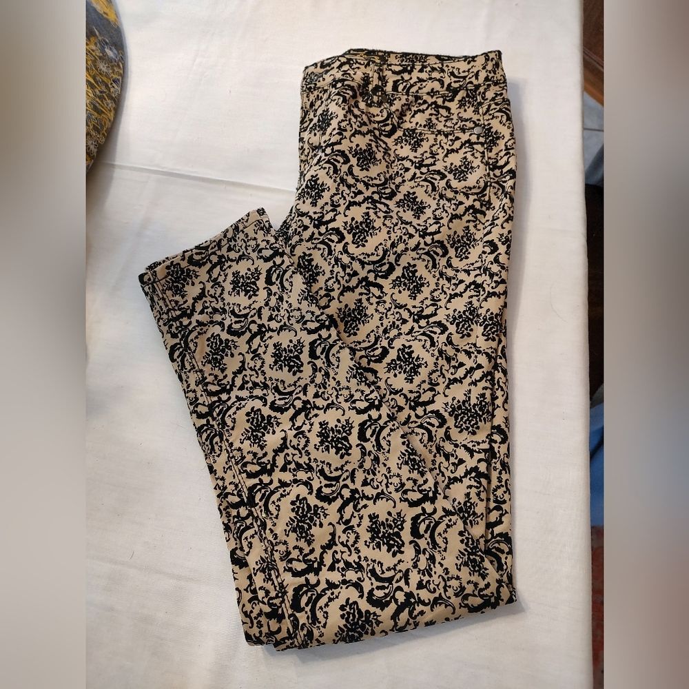 Haute Monde Black and Tan Patterned flocked Pants. Size 9.